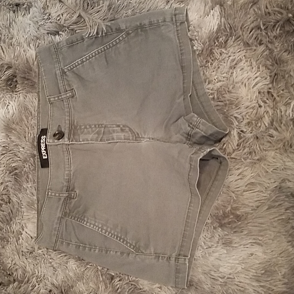 Gray shorts